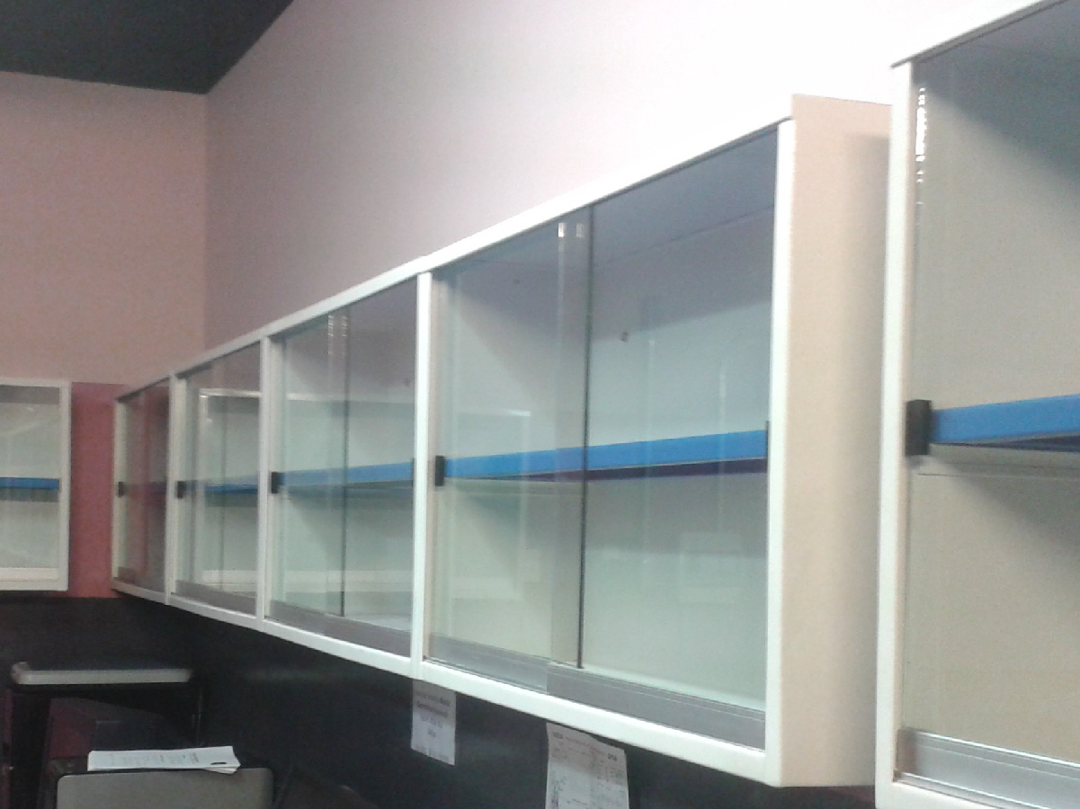 estantes-y-vitrinas-01