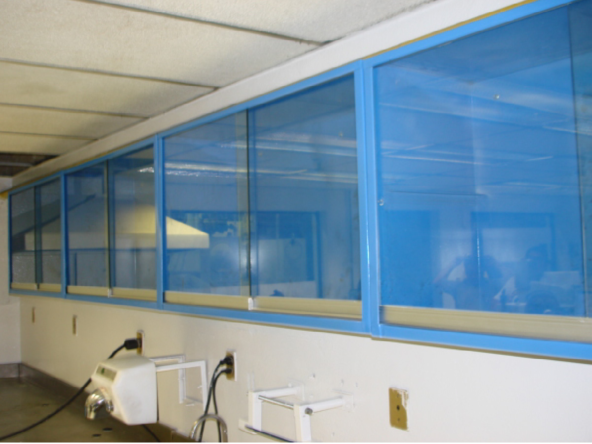 estantes-y-vitrinas-09